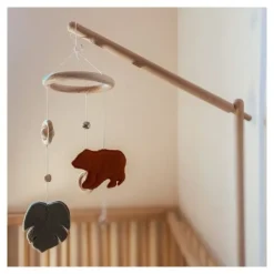 BEZISA Leaves Walk Trough The Forest Mobiel Hot