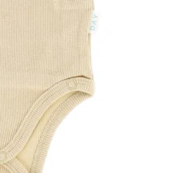 DAY Overslagromper Korte Mouw Rib - Mt. 62/68 - Cappuccino