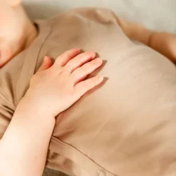 DAY Overslagromper Korte Mouw - Mt. 50/56 - Mocha Hot