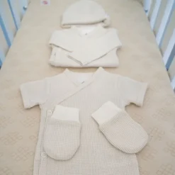 De Lodger Ciumbelle Overslagromper Cloud Dancer Mt. 62 is een praktisch rompertje voor pasgeboren baby's door de handige overslag. ✓Laagste Prijsgarantie Sale