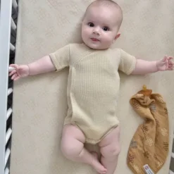 De Lodger Ciumbelle Overslagromper Cloud Dancer Mt. 62 is een praktisch rompertje voor pasgeboren baby's door de handige overslag. ✓Laagste Prijsgarantie Sale