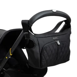 Doona Deze Essential Luiertas Nitro Black is een praktische tas waar je goed mee voor de dag kunt komen. ✓Laagste Prijsgarantie New