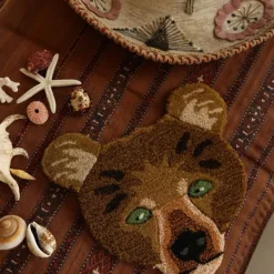 Doing Goods Wanddecoratie - Tapis Amis - Archie Check Bear Dierenkop Discount