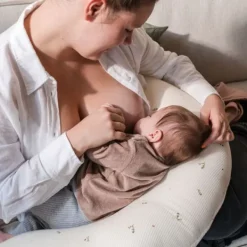 Doomoo Voedingskussen Twisty 2-in-1 - Petals Latte Sale