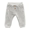 Het Bamboom Velvet Broekje Ice Grey 1 Mnd met elastische tailleband is gemaakt van zachte materialen en beschikt over een goede pasvorm. Clearance