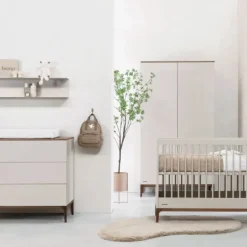 Kidsmill Intense Babykamer Oatmeal/Walnoot | Ledikant 60 x 120 cm + Commode Hot