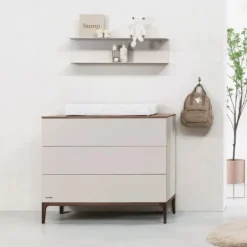 Kidsmill Intense Babykamer Oatmeal/Walnoot | Ledikant 60 x 120 cm + Commode Hot