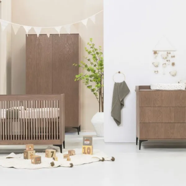Kidsmill Levi Babykamer Incl. Rechte Potenset Walnoot | Ledikant 60 x 120 cm + Commode Discount