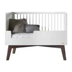 Kidsmill Sixties Babybed Wit Mat / Walnoot 60 x 120 cm Hot