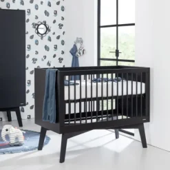 Kidsmill Sixties Babybed Zwart Mat 60 x 120 cm Hot