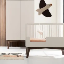 Kidsmill Sixties Babykamer Oatmeal / Walnoot | Bed 60 x 120 cm + Commode Sale