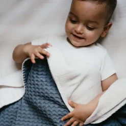 Koeka Amsterdam Wafel Ledikantdeken - maat 100 x 150 - Cotton Fleece - Bluestone Sale