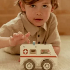 Little Dutch Ambulance Inclusief Pegdoll – Hout Sale