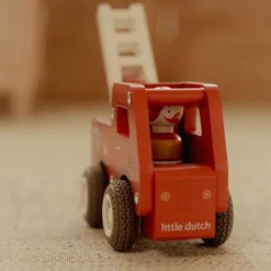 Little Dutch Brandweerwagen Inclusief Pegdoll – Hout Online