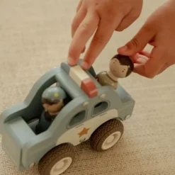 Little Dutch Politiewagen Inclusief Pegdoll – Hout Online