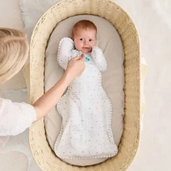 Love to Dream Inbakerslaapzak - Swaddle Up™ - 0-3 Maanden - Wit met Tekst Best