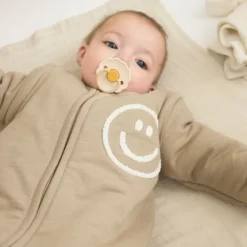 Meyco Slub Baby Slaapzak met Smile Applicatie en Afritsbare Mouwen - Taupe/Offwhite - 110 cm Hot
