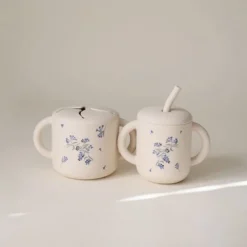 Mushie Siliconen Oefenbeker Met Rietje - Retro Cars Clearance