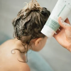 Naïf Voedende Baby Shampoo