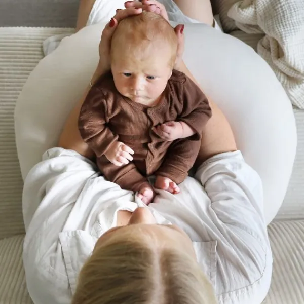 Pine Cone Nora Voedingskussen - Natura Clearance