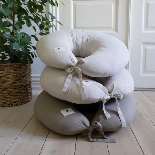 Pine Cone Nora Voedingskussen - Natura Clearance