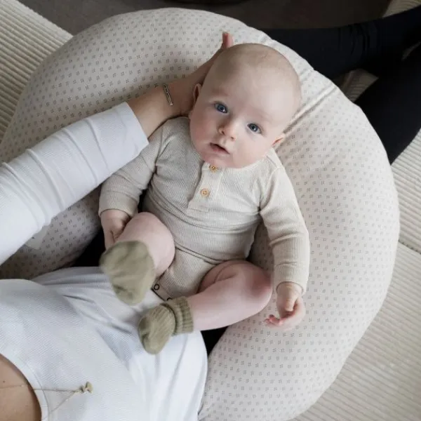 Pine Cone Nora Voedingskussen - Natura Clearance