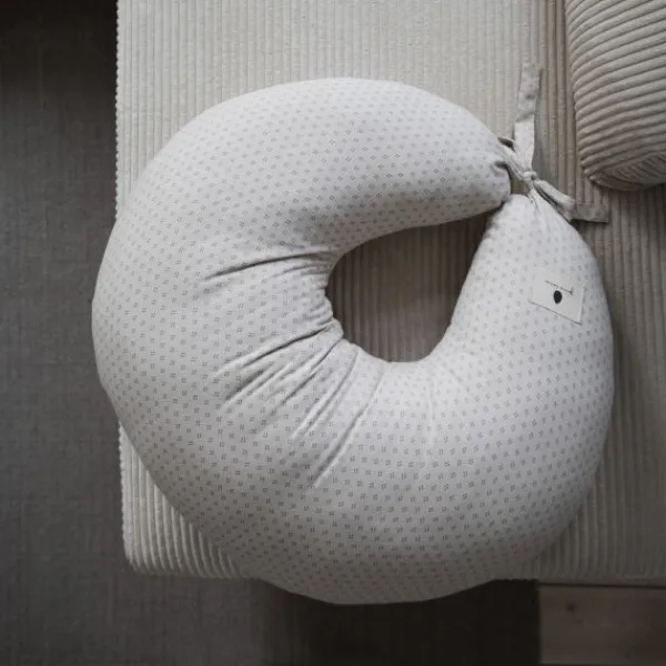 Pine Cone Nora Voedingskussen - Natura Clearance