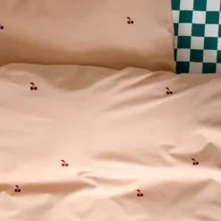 Studio Ditte Red Cherries Dekbedovertrek Nude 140 x 200 cm New