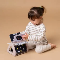 Taf Toys Black & White Spinning Babyboekje Outlet